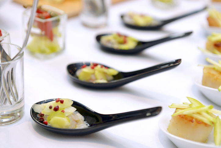 לאכול עם כל חמשת החושים